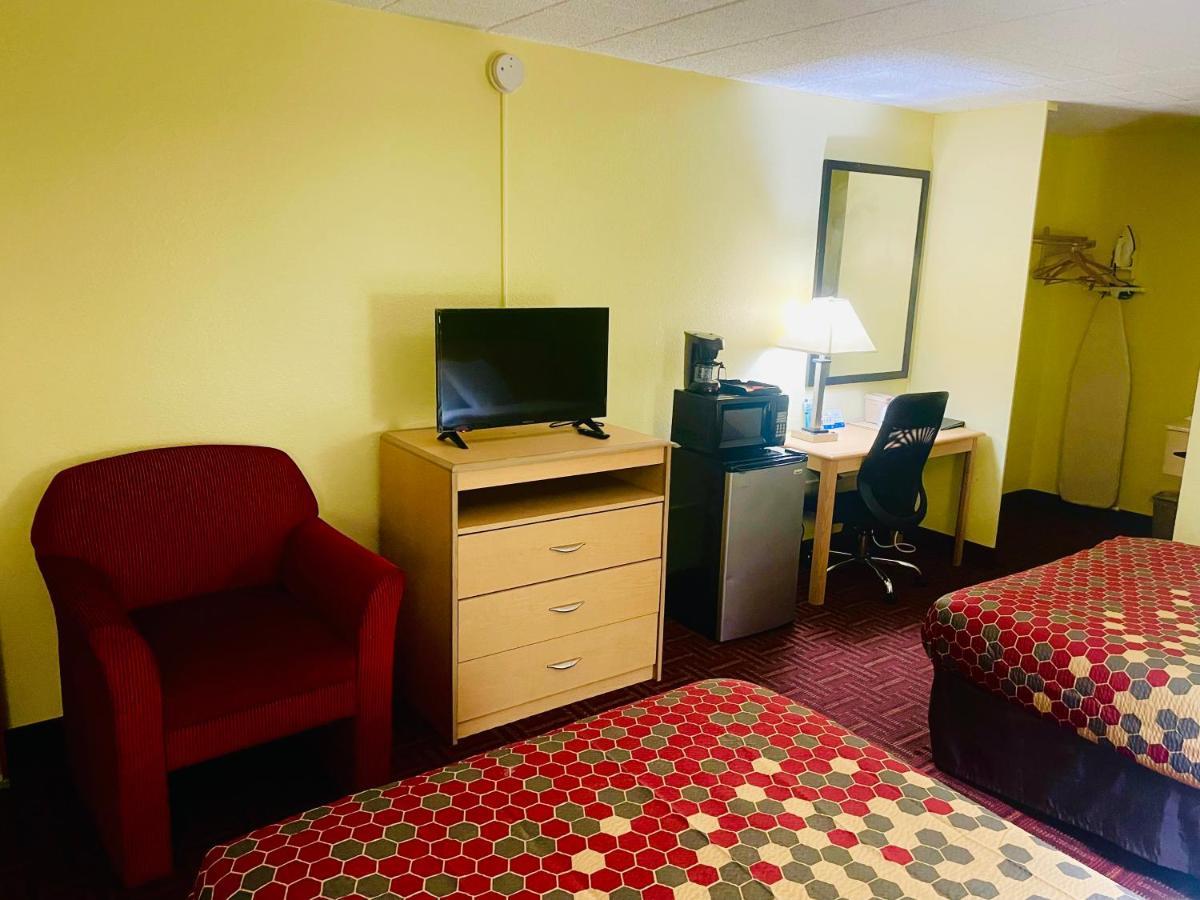 Super 8 By Wyndham Gloucester Gloucester City Exteriör bild