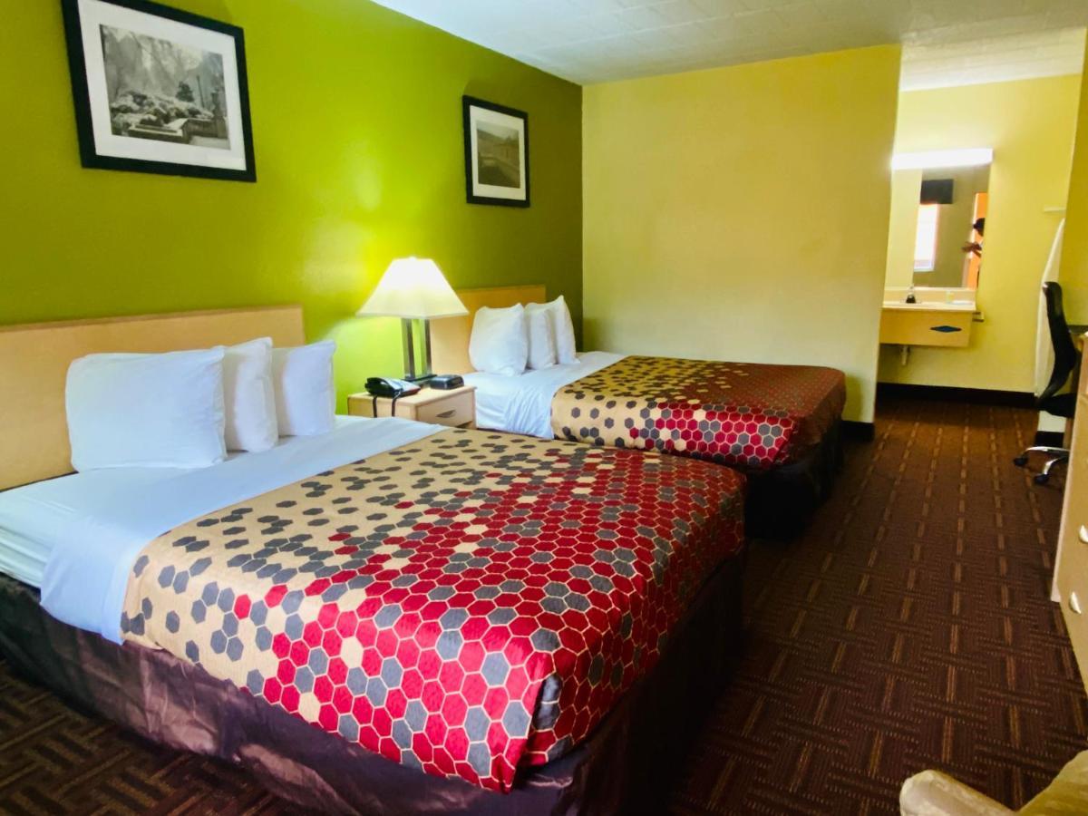 Super 8 By Wyndham Gloucester Gloucester City Exteriör bild