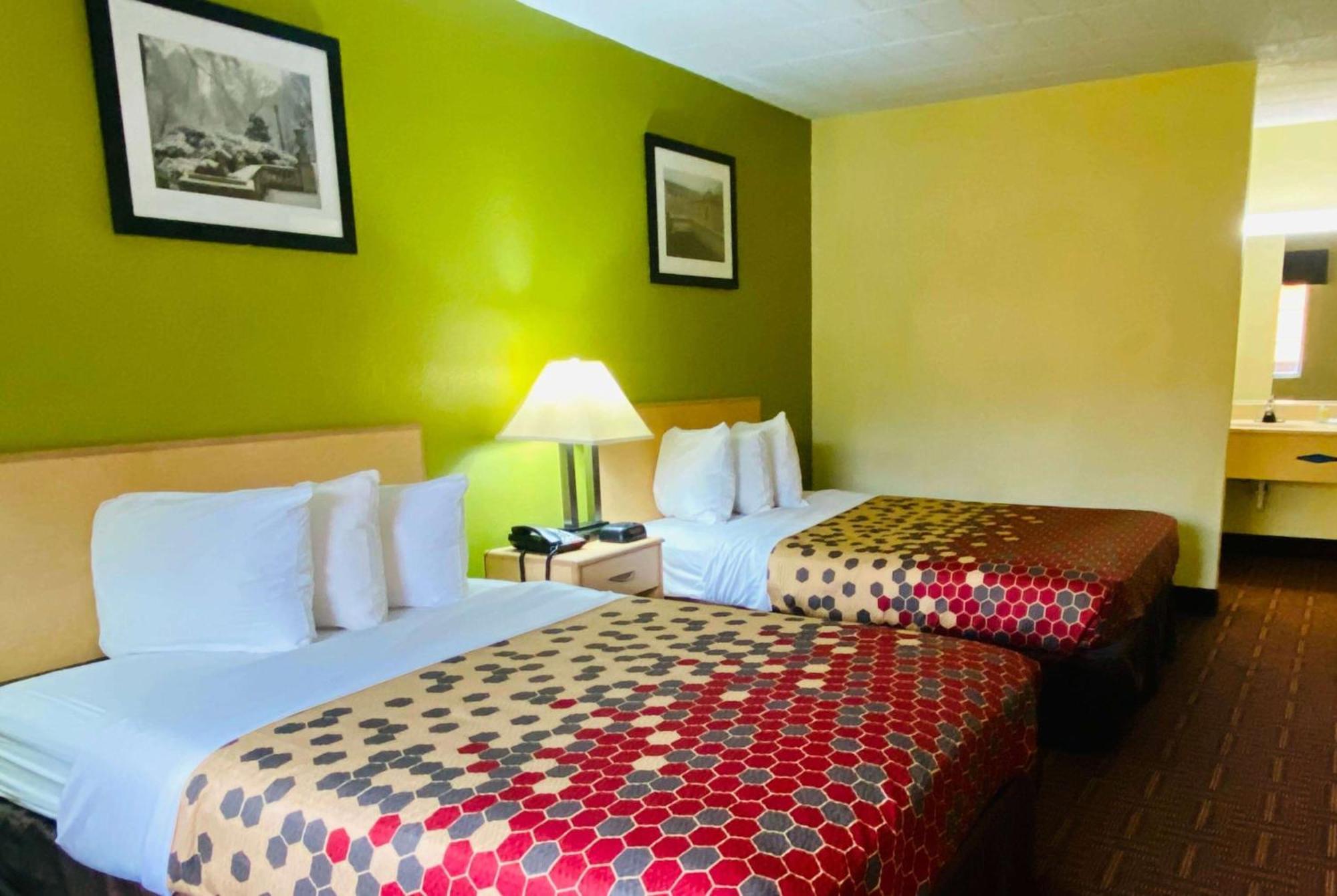 Super 8 By Wyndham Gloucester Gloucester City Exteriör bild