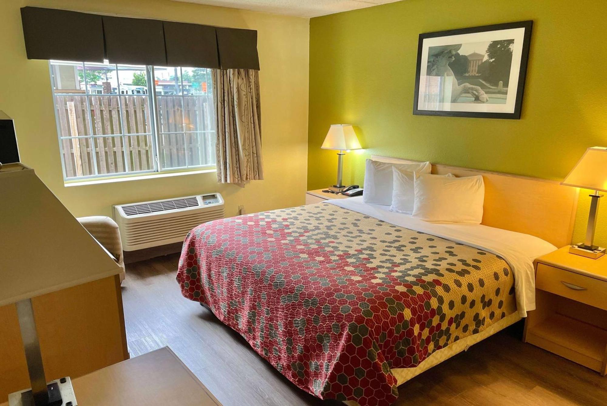 Super 8 By Wyndham Gloucester Gloucester City Exteriör bild