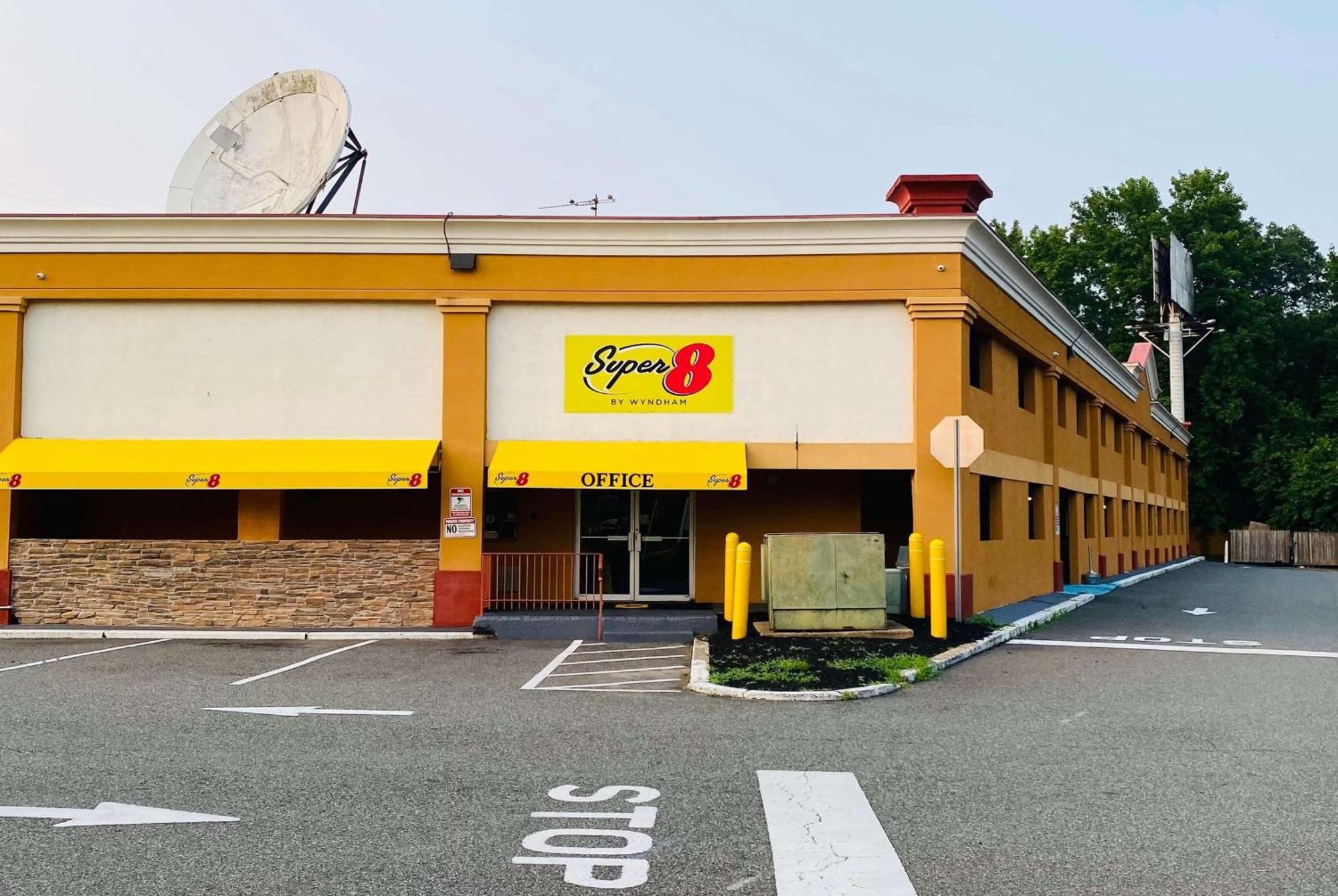 Super 8 By Wyndham Gloucester Gloucester City Exteriör bild