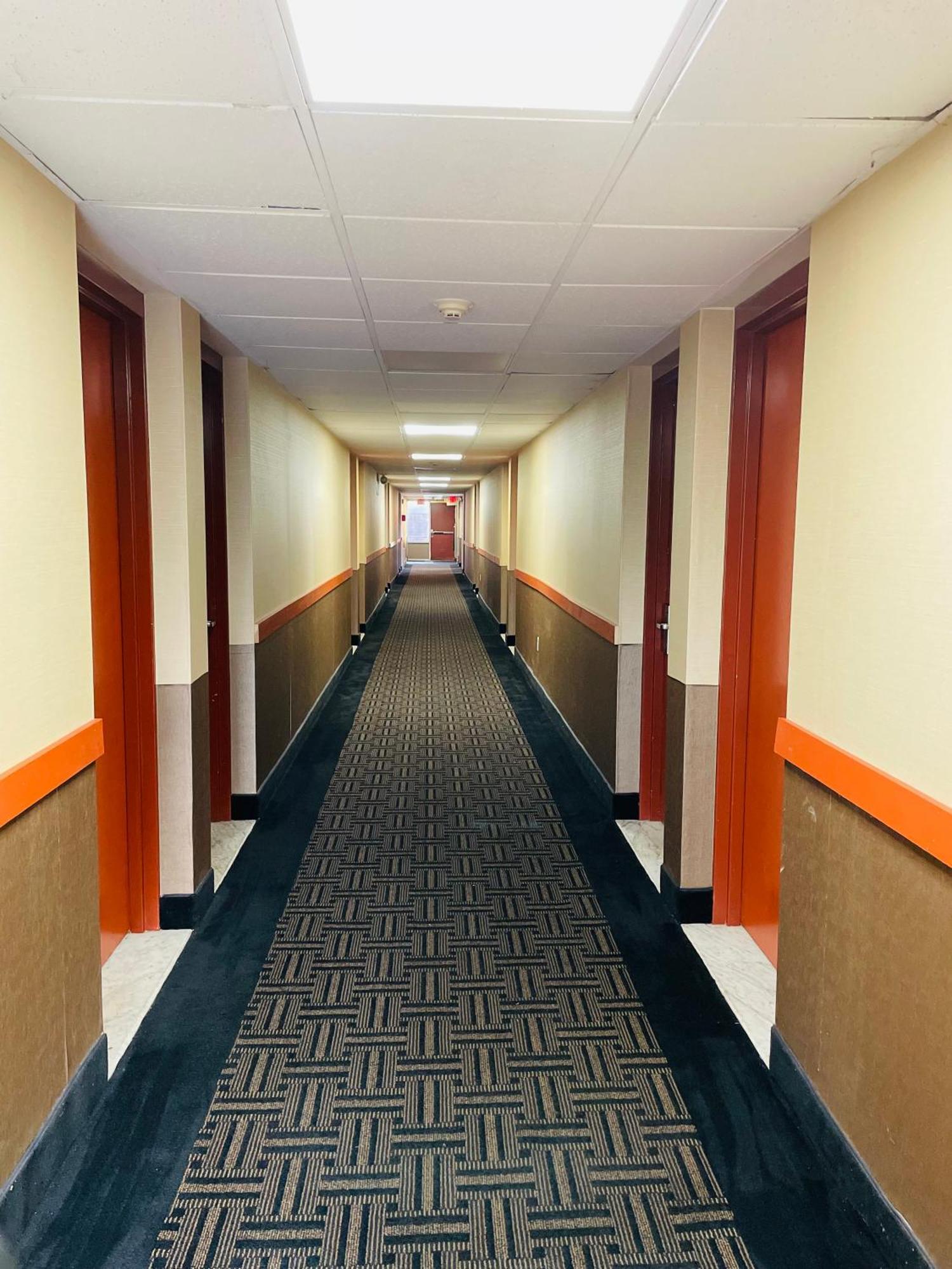 Super 8 By Wyndham Gloucester Gloucester City Exteriör bild