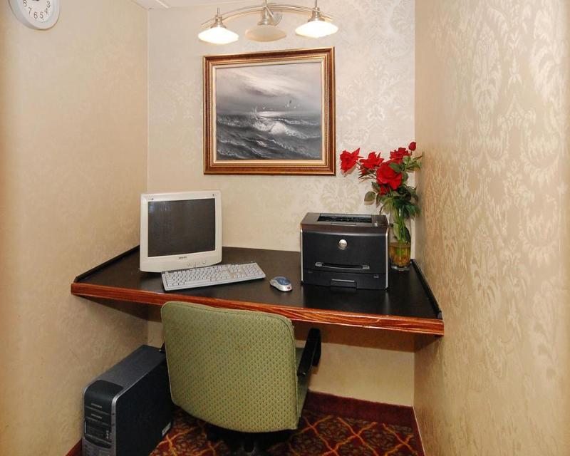 Super 8 By Wyndham Gloucester Gloucester City Exteriör bild