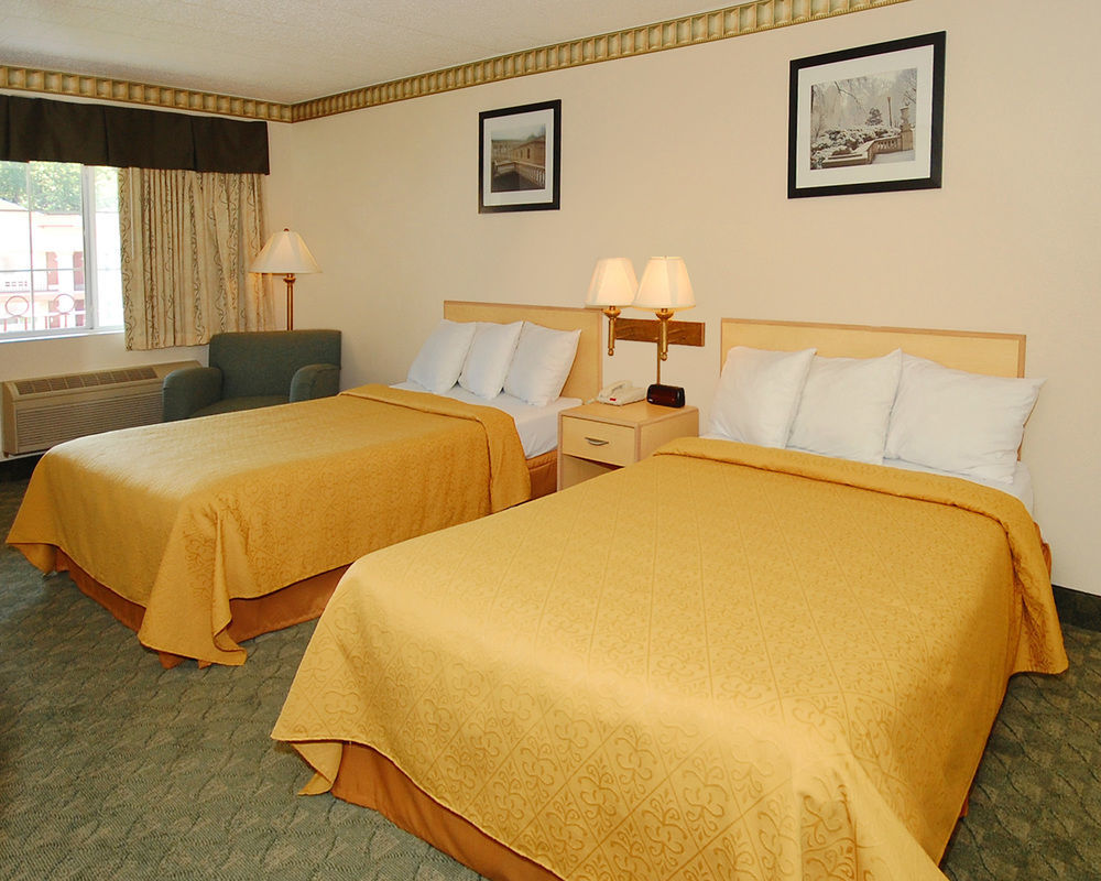 Super 8 By Wyndham Gloucester Gloucester City Exteriör bild